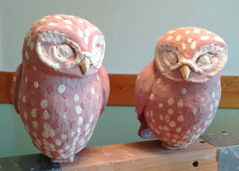 Uiltjes geglazuurd, maar nog niet gebakken.
